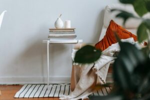 Simple Decor Ideas for a Cozy and Inviting Home Environment